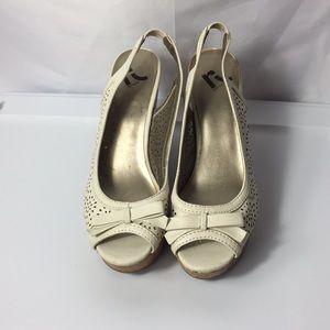 Report heel shoe size 9.5